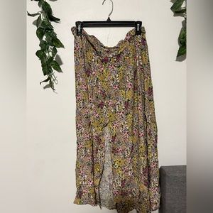 Floral midi slit skirt ⭐️🌱